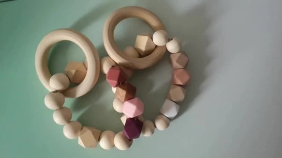 Little May Baby&Kind Baby Bijtring | Pinky | Met Siliconen En Houten Kralen | Speelgoed | Kraamcadeau 2 Little May Baby&Kind Baby Bijtring | Pinky | Met Siliconen En Houten Kralen | Speelgoed | Kraamcadeau - Afbeelding 2