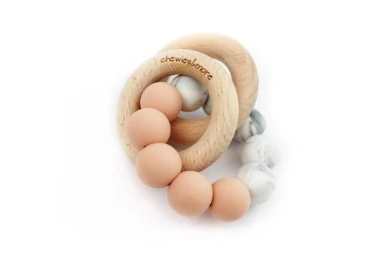 Chewies & More Rammelaar Hout Met Kralen Basic Wit Met Oker 9. Wit + 30. Oker 6 Chewies & More Rammelaar Hout Met Kralen Basic Wit Met Oker 9. Wit + 30. Oker - Afbeelding 6