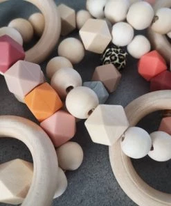 Little May Baby&Kind Baby Bijtring | Nude | Met Siliconen En Houten Kralen | Speelgoed | Kraamcadeau -grijp-bijtspeelgoed Verkoop 550x412 30