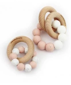 Chewies & More Rammelaar Hout Met Kralen Basic Wit Met Oker 9. Wit + 30. Oker 15 Chewies & More Rammelaar Hout Met Kralen Basic Wit Met Oker 9. Wit + 30. Oker -grijp-bijtspeelgoed Verkoop 550x502 1