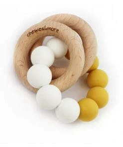 Chewies & More Rammelaar Hout Met Kralen Basic Wit Met Oker 9. Wit + 30. Oker 14 Chewies & More Rammelaar Hout Met Kralen Basic Wit Met Oker 9. Wit + 30. Oker -grijp-bijtspeelgoed Verkoop 550x532 2