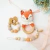 IL BAMBINI Set: Rammelaar, Bijtring & Speenkoord - Vos - Handgemaakt - Hout & Wol - Babycadeau - Kraamcadeau - Baby Bijtspeelgoed 0-2 Jaar