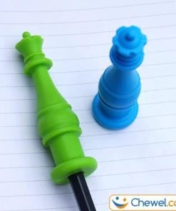 Pennendop Potlooddop Kauwdop Bijtdop | Schaakstuk | 2 Kleuren | Groen | Chewel ® -grijp-bijtspeelgoed Verkoop 550x550 382