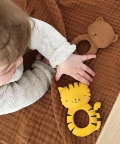 Bijtring: Beer | A Little Lovely Company 10 Bijtring: Beer | A Little Lovely Company -grijp-bijtspeelgoed Verkoop 550x577 2