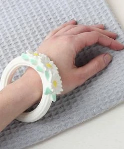 Bijtring: Madeliefjes Ketting | A Little Lovely Company -grijp-bijtspeelgoed Verkoop 550x577 35