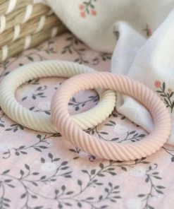 Siliconen Bijtring Set Van 2: Classic - Strawberry Cream | A Little Lovely Company -grijp-bijtspeelgoed Verkoop 550x578 1