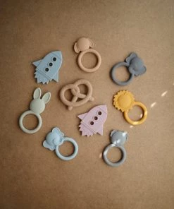 Mushie - Bijtring Maan - Bijtringen - Cloudy Mauve -grijp-bijtspeelgoed Verkoop 550x636